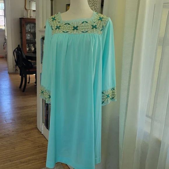 Vintage 1960s Goddard Artemis Nightgown Size S - Picture 2 of 6